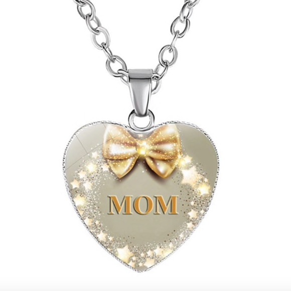 Dainty Mom Engraved Heart Pendant Necklace - Picture 6 of 8